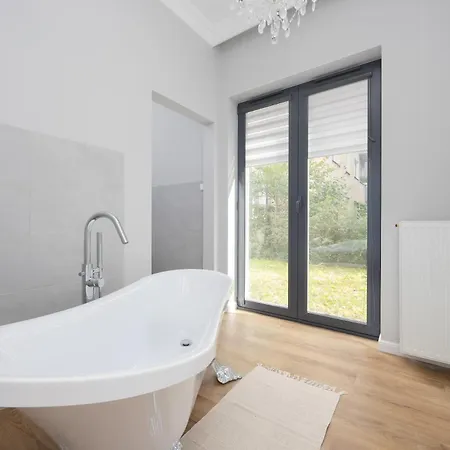 Air Conditioned With Furnished Garden In Center By Renters Prestige Lägenhet